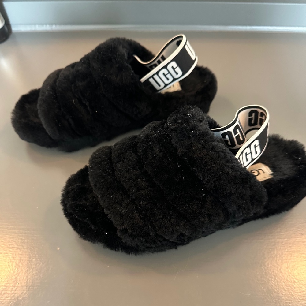 UGG Womens Fluff Yeah Slipper, SIZE 37